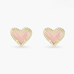 Kendra Scott Ari Heart Gold Stud Earrings in Rose Quartz